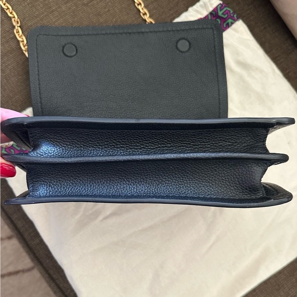 Tory Burch Carson Convertible Leather Crossbody Bag - Picture 4 of 9